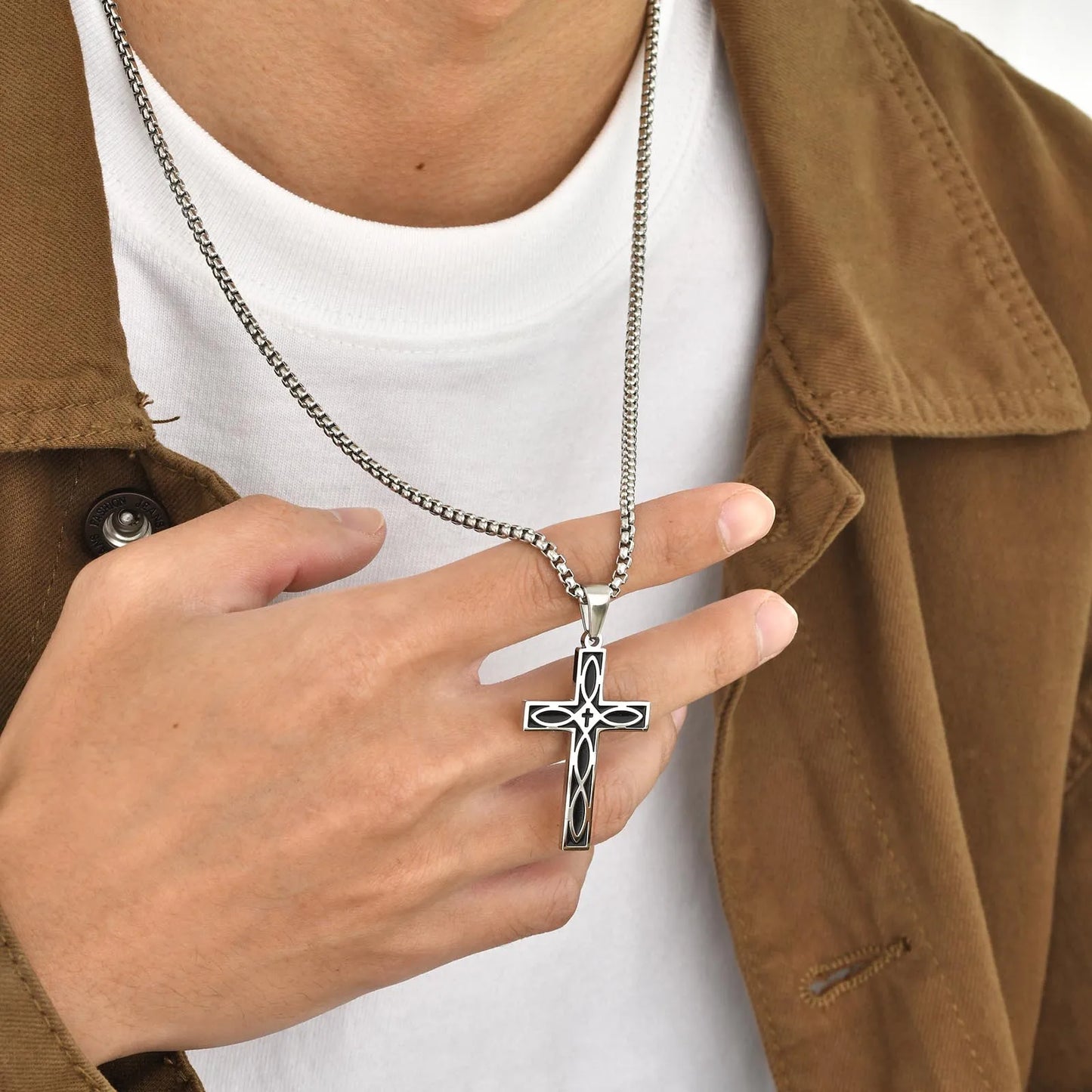 Colar com Crucifixo Preto e Prateado nó celta cruzado para homens e mulheres, pingente viking preto.